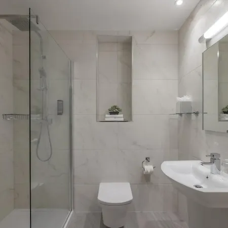 The Glenview & Leisure Club 4*