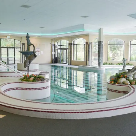 The Glenview & Leisure Club מלון