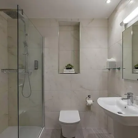 The Glenview & Leisure Club 4*