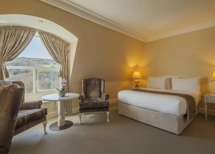 The Glenview & Leisure Club